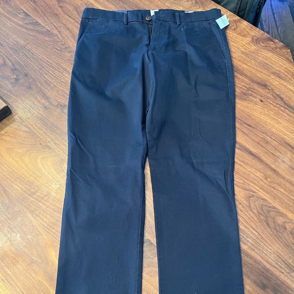 Navy GAP dress khakis. Slim. 33x34